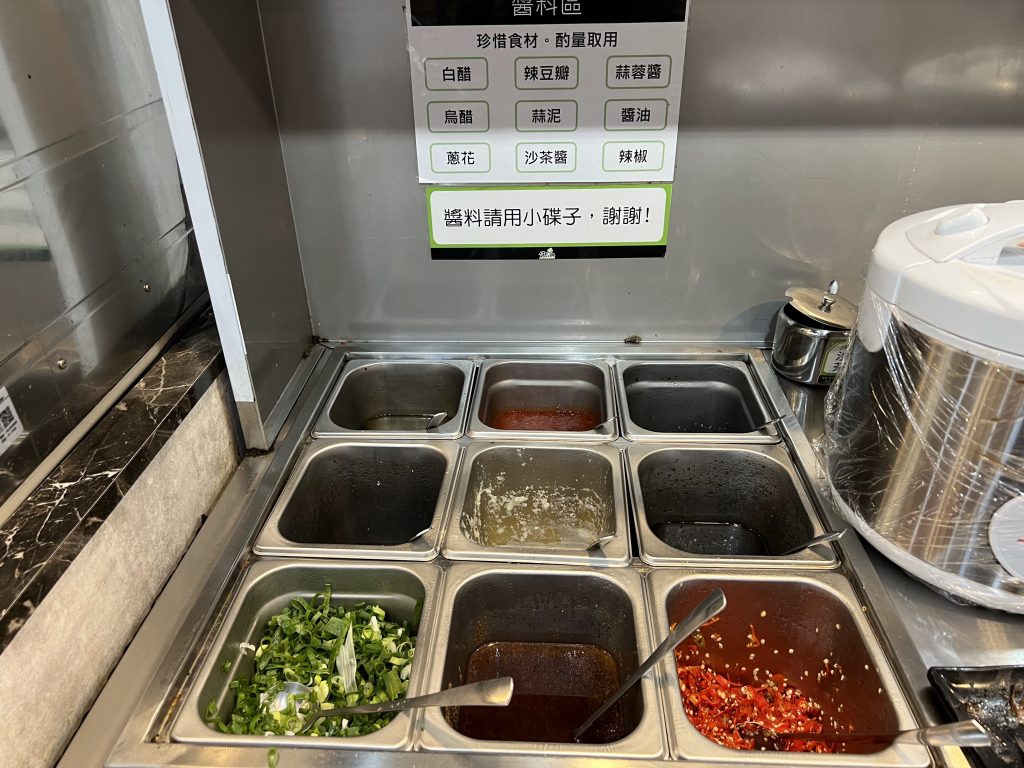 億品鍋-中壢環中旗艦店-豬油拌飯及咖哩和醬料